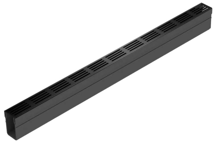 ACO Slimline, płytkie odwodnienie liniowe z czarnym rusztem aluminiowym na taras